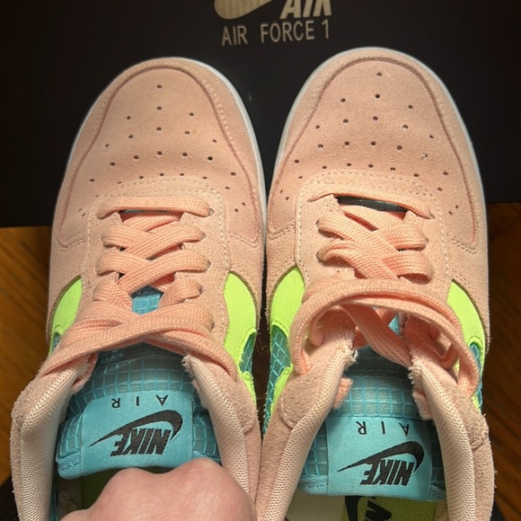 Very different Womens Nike Air Force 1 ‘07 SE - Picture 7 of 13